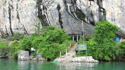 Tien Ong Cave - A rising star in Halong itinerary