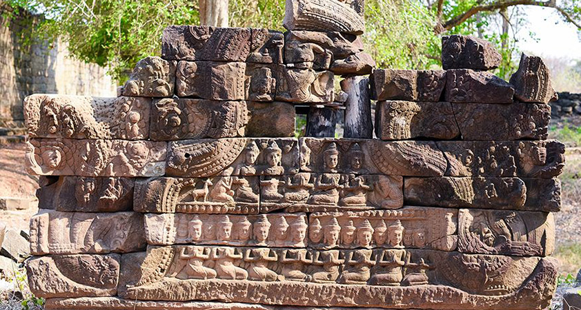 Inside the mote, a stone rest house and chapel can be seen