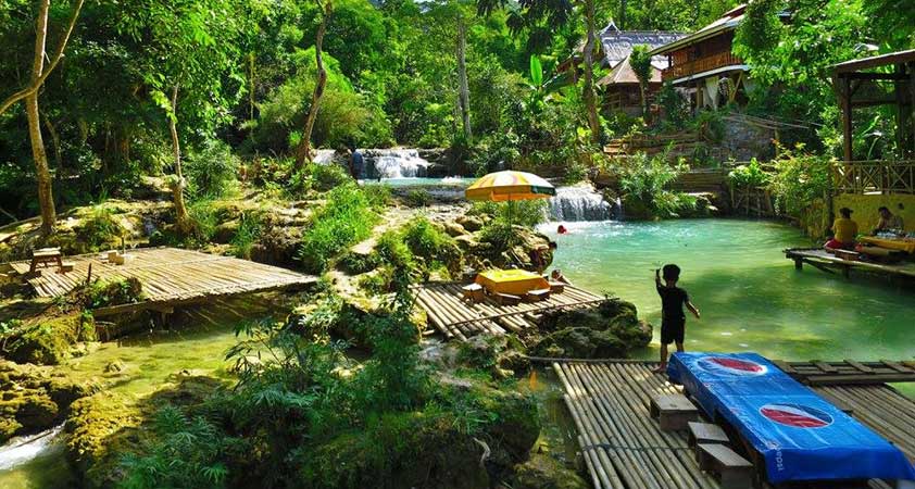 There are several ways to get to the falls