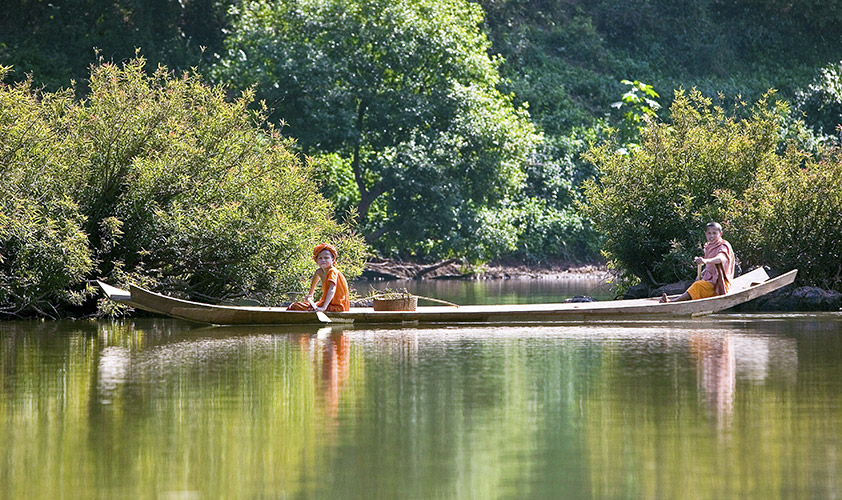 About 150 kilometers South of Pakse is Si Phan Don, a beautiful natural area with hundreds of islands in the Mekong river