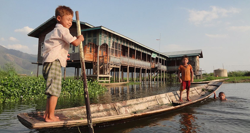 A cruise trip around Inle Lake
