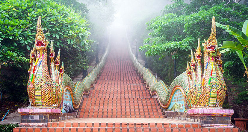 Climbing up 309 stairs stone is also a way to show a sincere heart