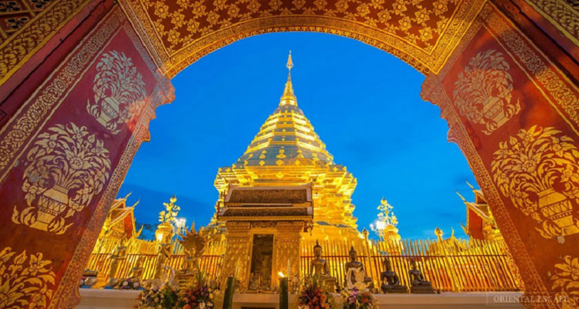 Phrathat Doi Suthep has impressive architecture both inside and outside