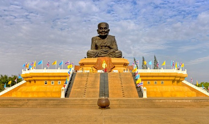 Huay Mongkol Temple