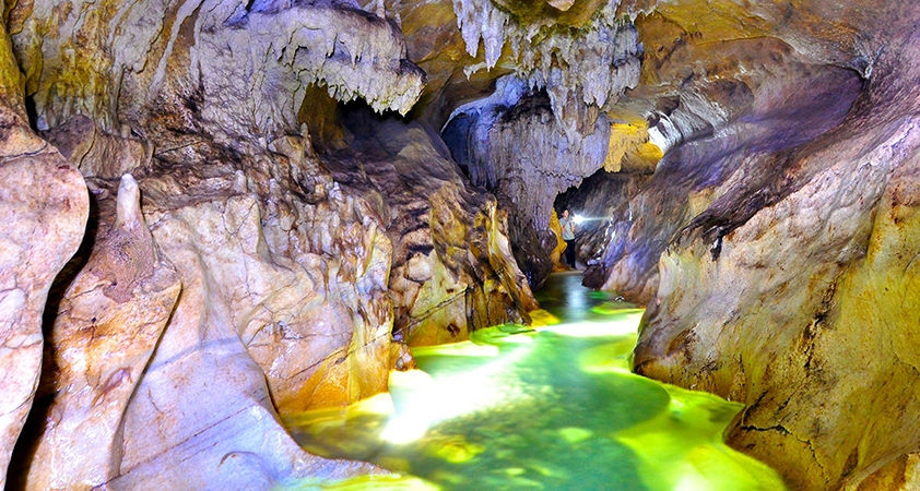 Lo Mo Cave is also a famous attraction in the area