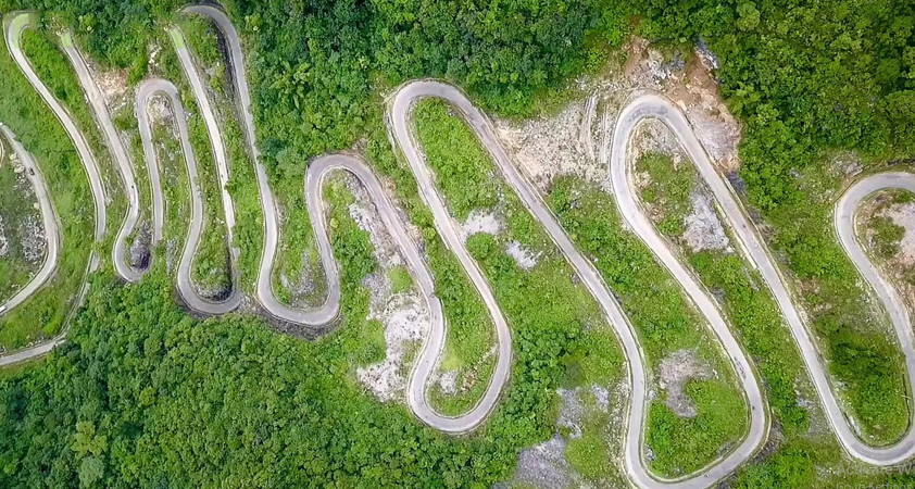 The fourteen-grade pass in vertical challenges any experienced tourist