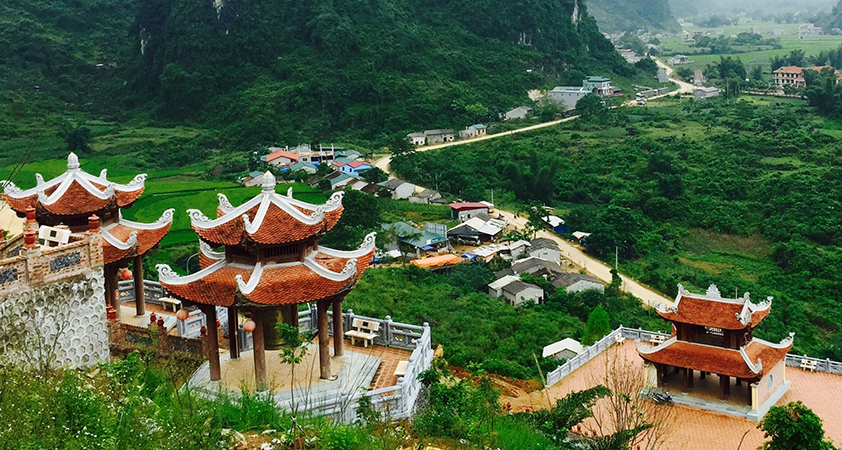 The structure is typical for Vietnamese traditional style