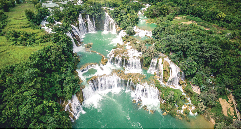 The majestic waterfall that you can see from the pagoda