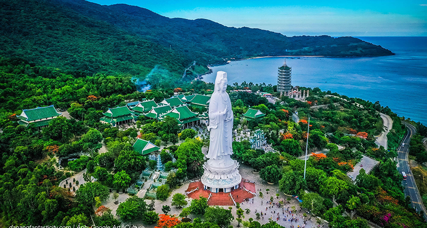 The view of the pagoda toward the ocean ahead