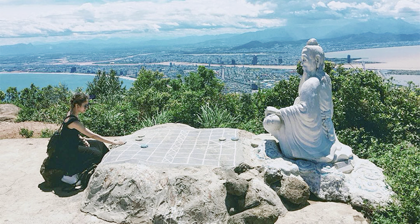 Check-in with the charming scenery of mountains and beaches