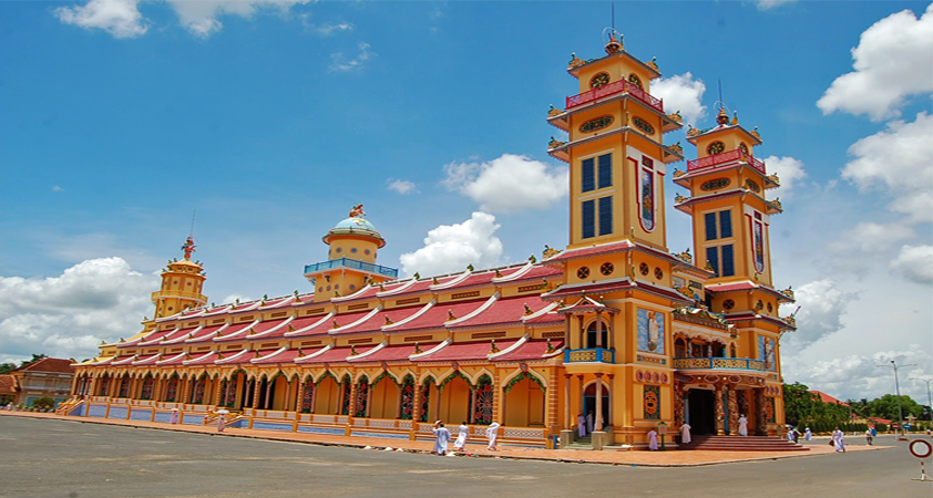 Come to learn more about this mysterious religion in Vietnam