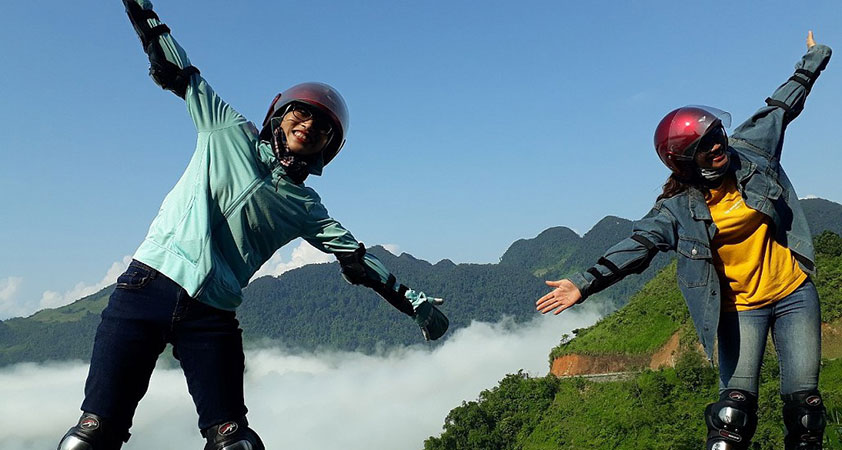 Young travelers have cloud hunting experience there