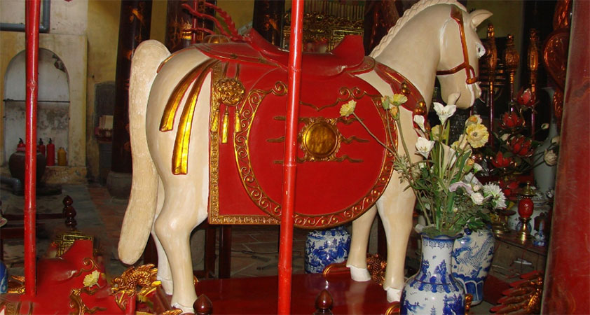 Bach Ma Temple