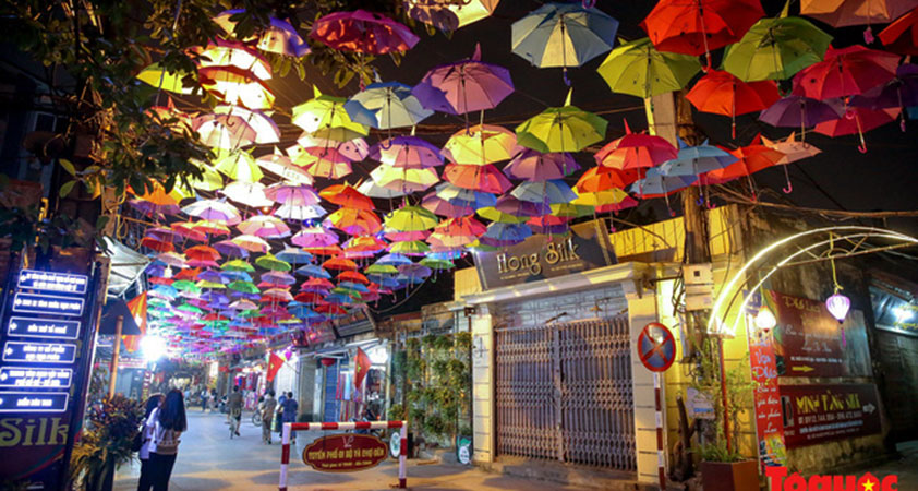 Van Phuc Silk Village is full of colors at the week of Cultural Festival