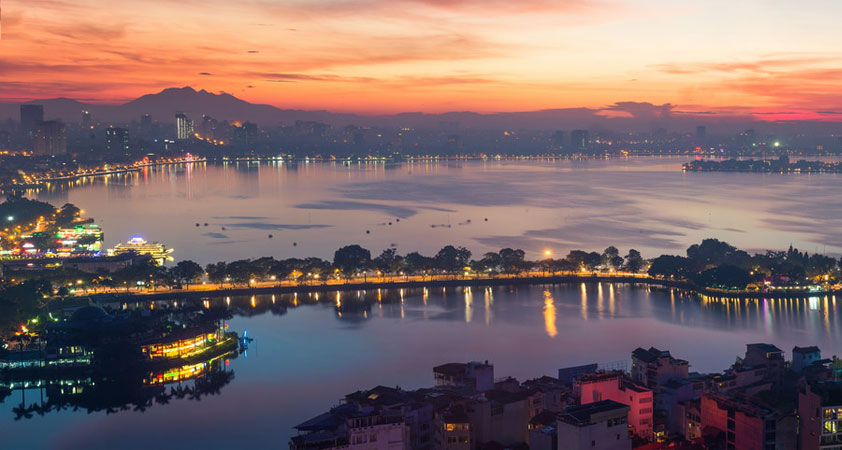 The beauty of the West Lake at the end of the day