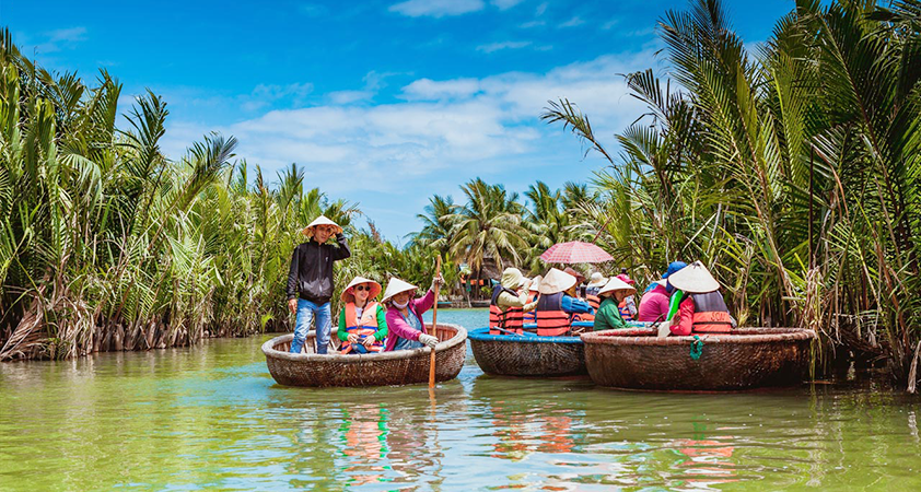 Tourists may find it surprising to ride a basket boat