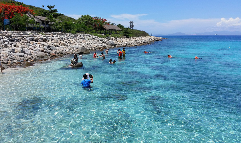 Hon Mieu has a fishing village, Bai Soi, that isn''t very active any longer but features many seafood restaurants