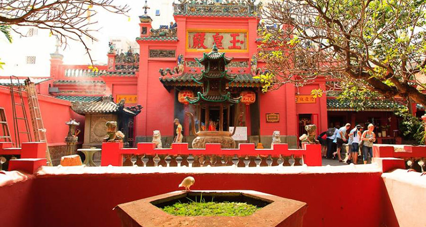 Chua Ngoc Hoang (Jade Emperor Pagoda)