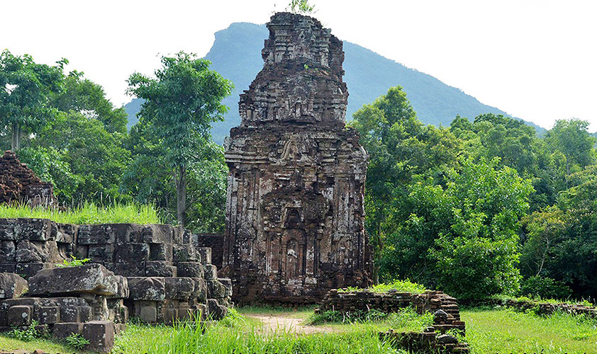 Each temple worshipping a genie or a king has its own architectural style full of different impression