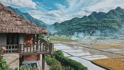 Visit Lac Village in Mai Chau Valley in flower blossom season