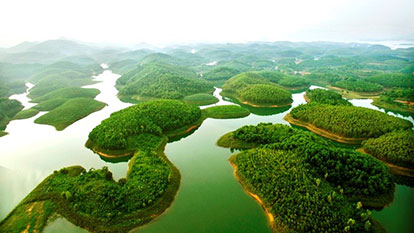 Travel guide of what to do in Thac Ba Lake in Yen Bai, Vietnam