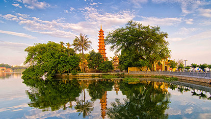 Admire the beautiful lotus tower at Tran Quoc Pagoda Hanoi