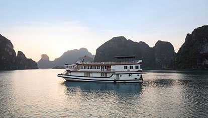 Apricot Junk on Halong Bay | 2 days 1 night