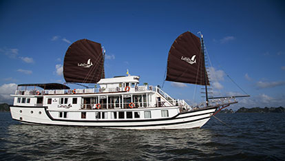 Renea Junk on Halong Bay | 2 days 1 night