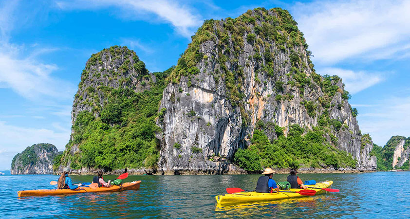 Kayaking in Bai Tu Long Bay
