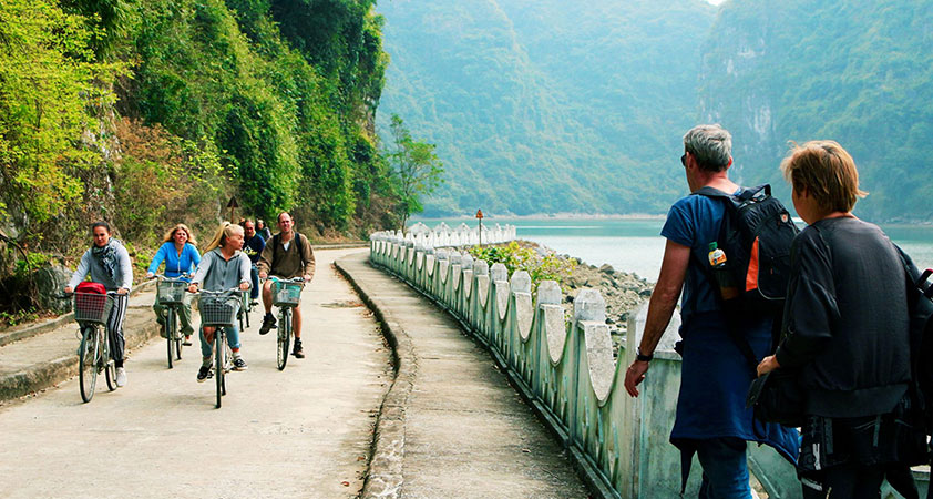 Trekking and cycling in Viet Hai village