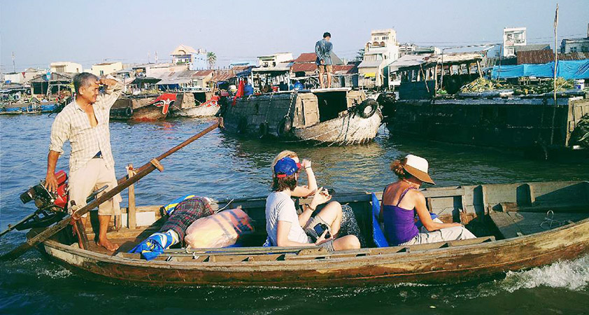 Tra On floating market