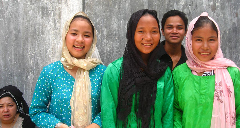 Visit a Moslem Cham tribal village and a cat fish farm in Chau Doc 