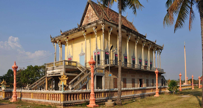 Morning walk at Angkor Ban