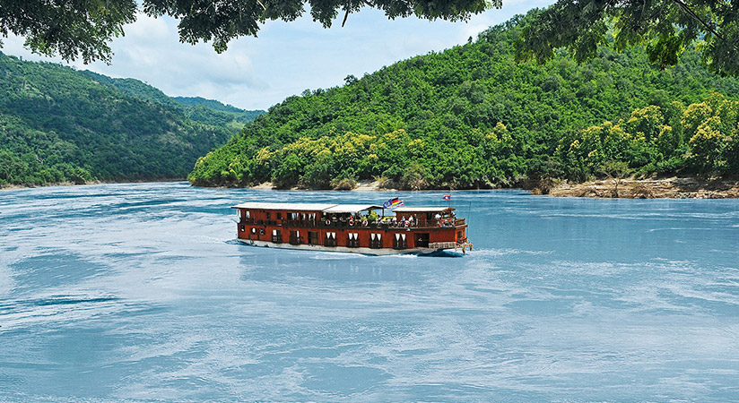 A cruise through Mekong Delta River to reach Pak Ou caves