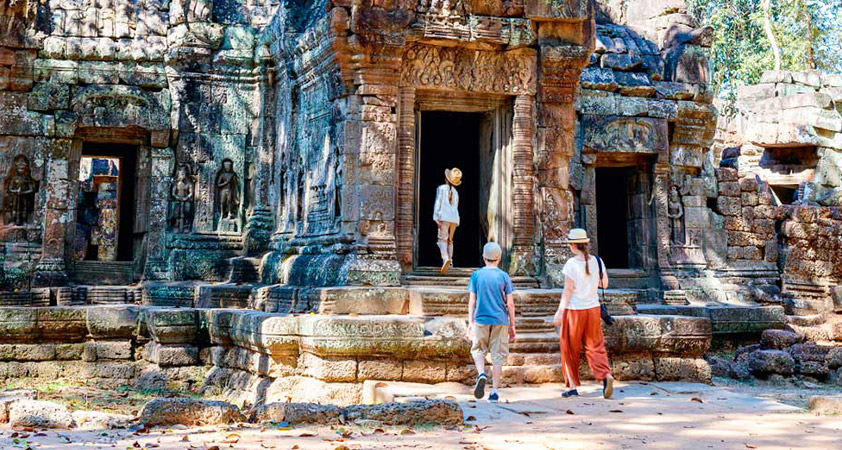 Visit some typical temples in Hanoi 