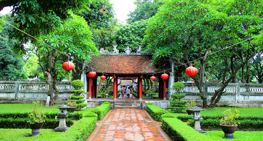 Visit Temple of Literature