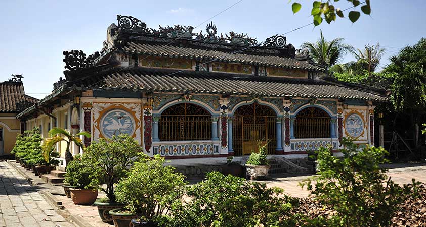 Huynh-Thuy-Le-ancient-house