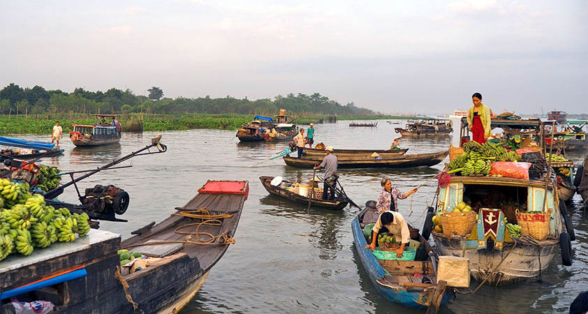 Cai Be floating market