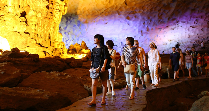 Cave of Surprise (Hang Sung Sot)