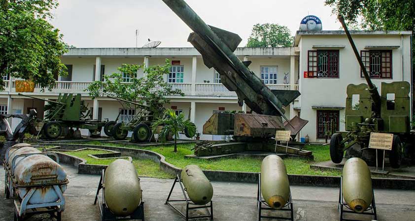 Visit Hanoi Army Museum 