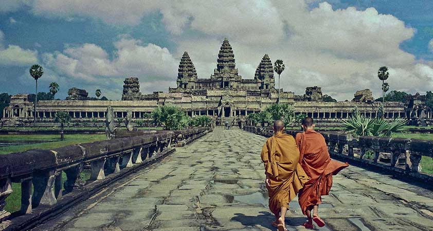We visit the last capital of the Angkorian Empire ??? Angkor Vat