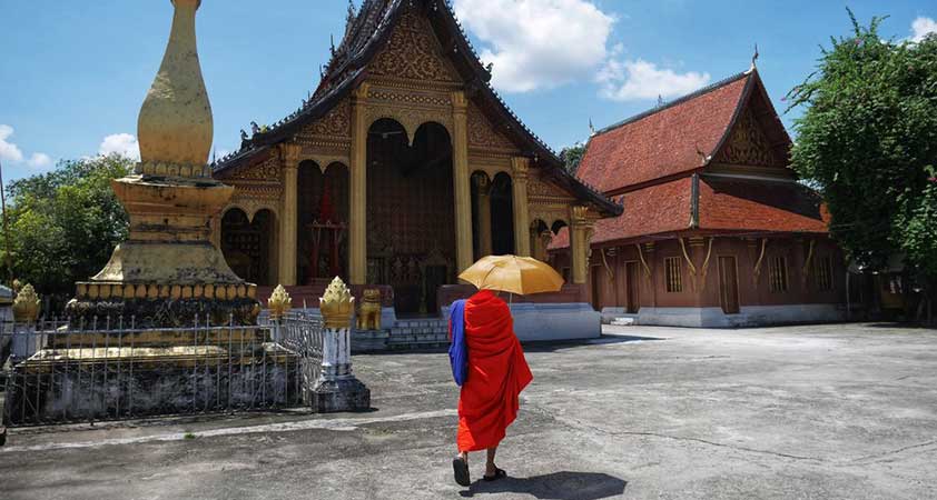 Visit temples of Luang Prabang 