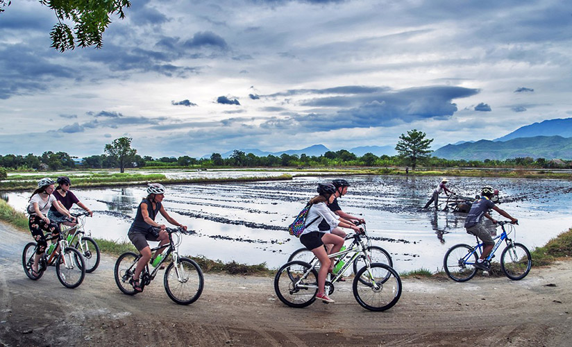Experience the cycling trip around Mandalay