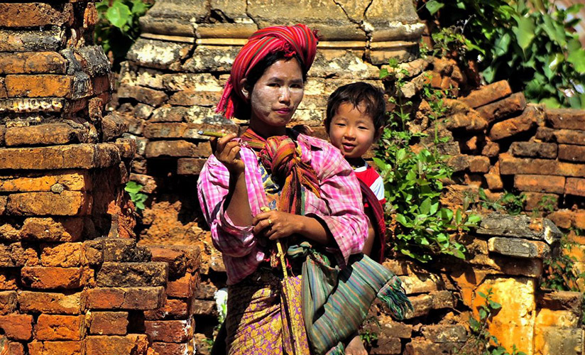 Take a stroll to observe the daily life of the locals here