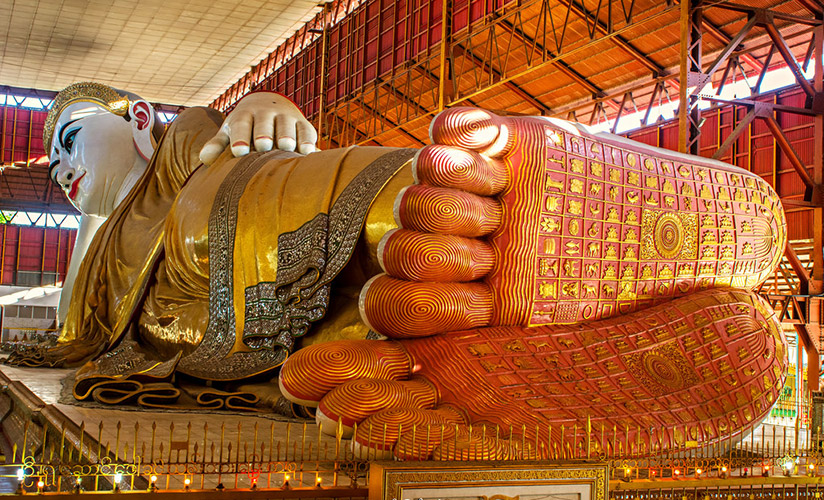 We start exploring the Chauk Htat Gyi reclining buddha