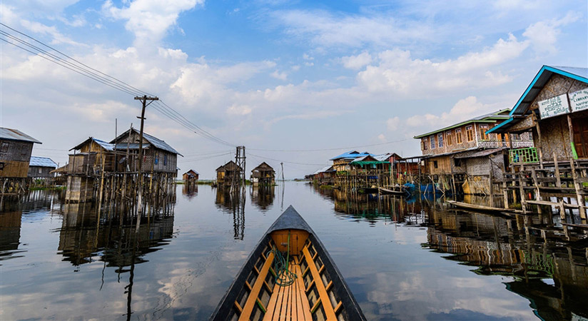 Make a visit to Yandabo, a unique floating market where our guests take the opportunity the observe the process of pot-making