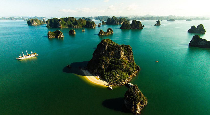 The pristine beauty of Bai Tu Long 