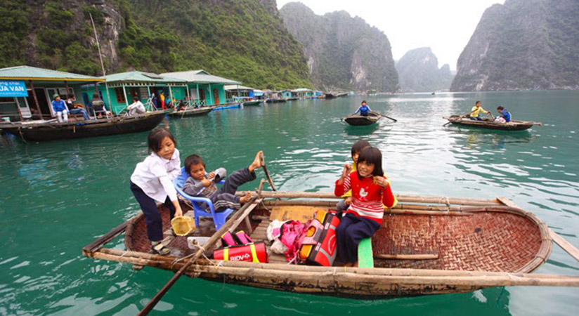 Visiting floating village on Halong Bay 