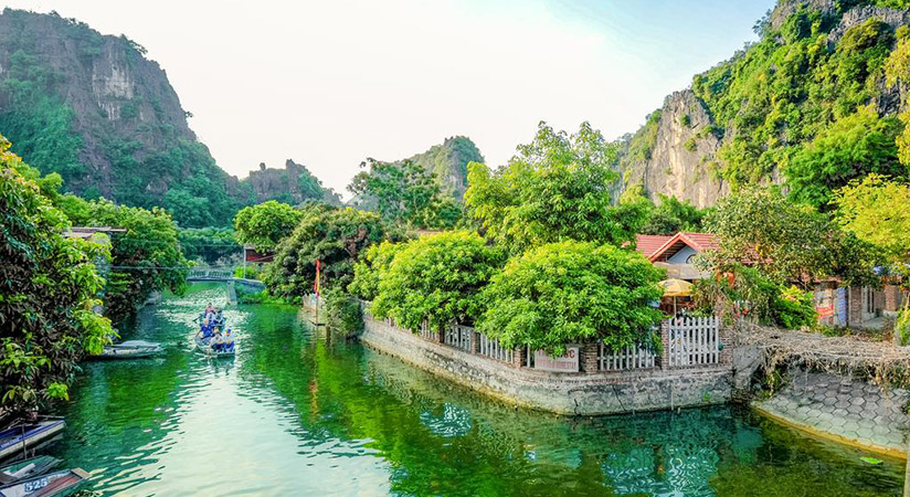 Explore Tam Coc by a sampan boat