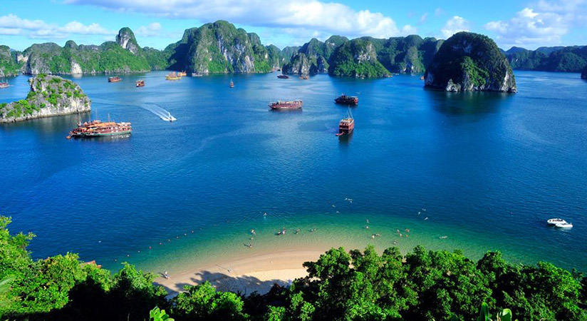 Enjoy the beauty of Halong Bay